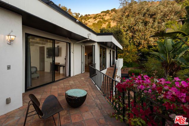 1790 Viewmont Drive, Los Angeles, CA 90069