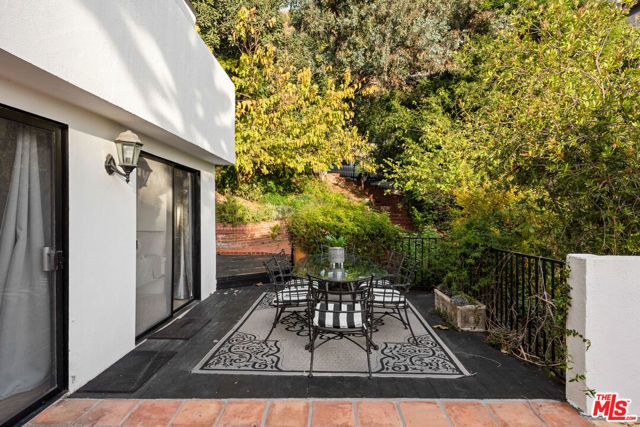 1790 Viewmont Drive, Los Angeles, CA 90069