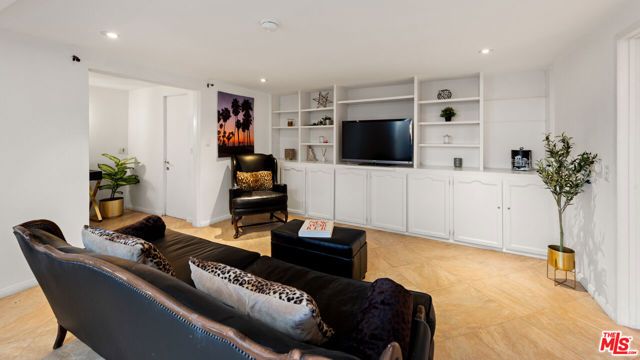 1790 Viewmont Drive, Los Angeles, CA 90069