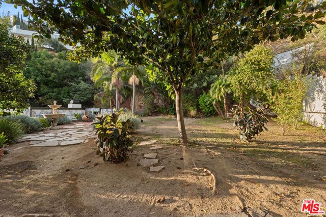 1790 Viewmont Drive, Los Angeles, CA 90069