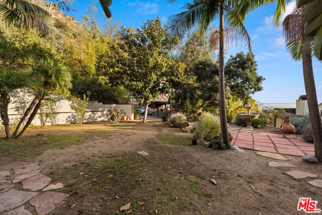 1790 Viewmont Drive, Los Angeles, CA 90069