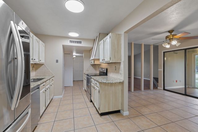 5588 Squires Drive, The Colony, TX 75056