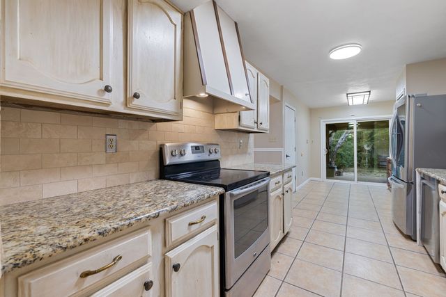 5588 Squires Drive, The Colony, TX 75056