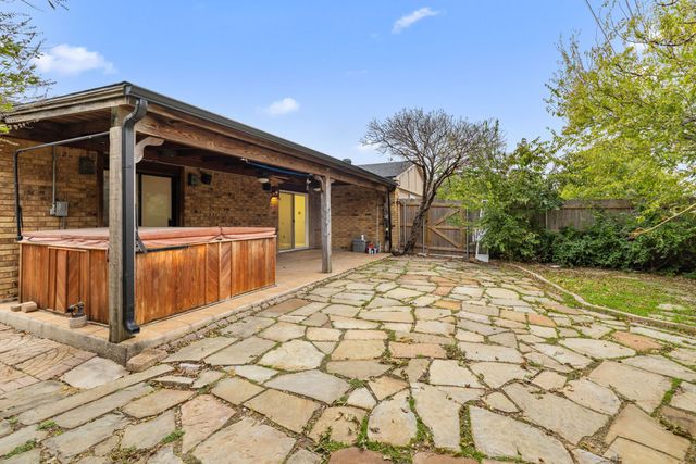 5588 Squires Drive, The Colony, TX 75056