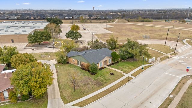 5588 Squires Drive, The Colony, TX 75056