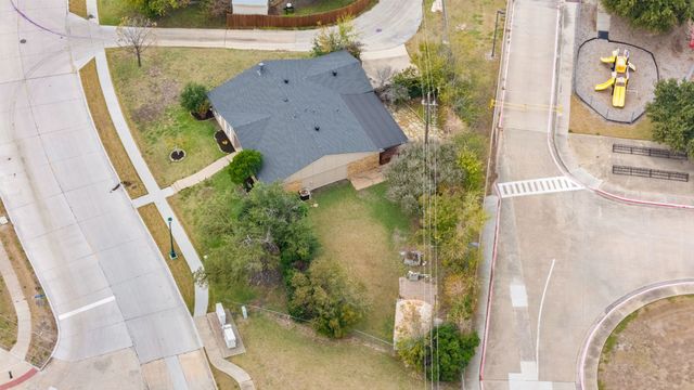 5588 Squires Drive, The Colony, TX 75056
