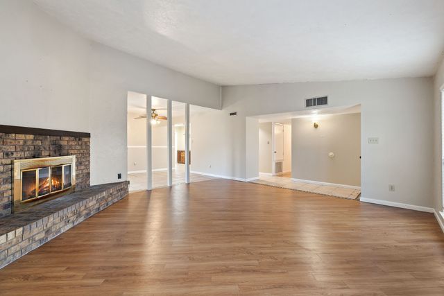 5588 Squires Drive, The Colony, TX 75056