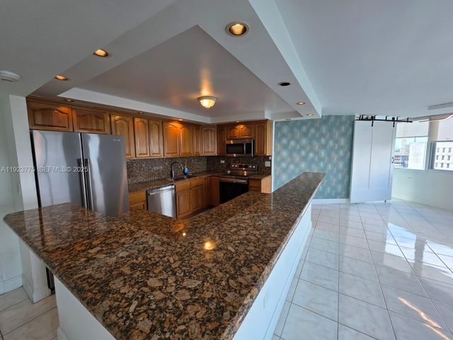 7135 Collins Ave 725, Miami Beach, FL 33141