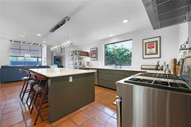 225 Chenoweth Dr, Corpus Christi, TX 78404