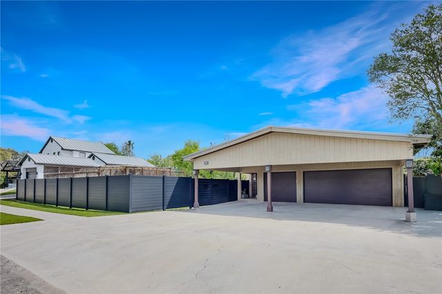 225 Chenoweth Dr, Corpus Christi, TX 78404