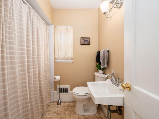 1792 Andover Road, Columbus, OH 43212