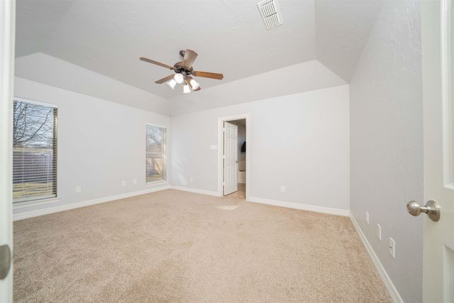 712 Hollybrook Dr, Longview, TX 75605