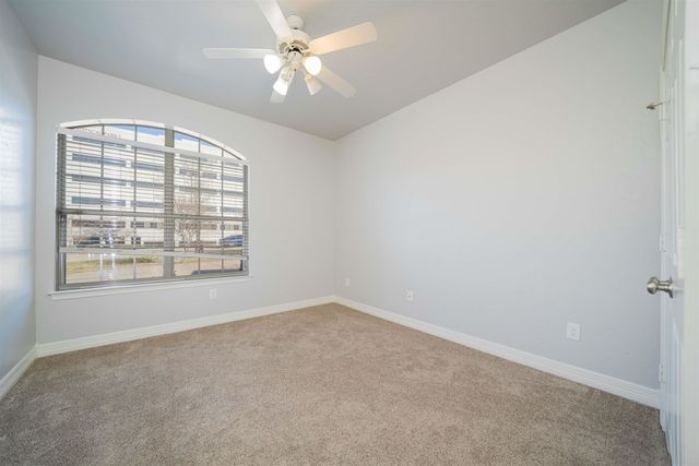 712 Hollybrook Dr, Longview, TX 75605