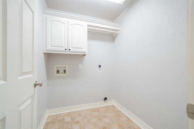 712 Hollybrook Dr, Longview, TX 75605