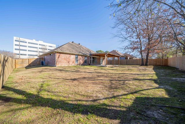 712 Hollybrook Dr, Longview, TX 75605