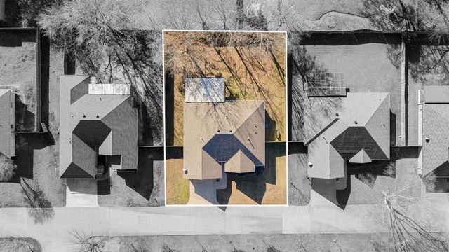 712 Hollybrook Dr, Longview, TX 75605