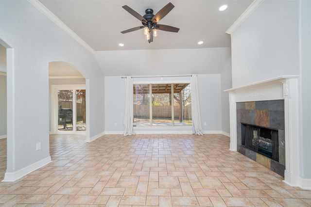 712 Hollybrook Dr, Longview, TX 75605