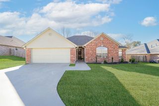 712 Hollybrook Dr, Longview, TX 75605
