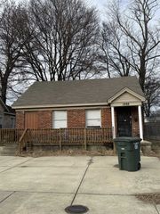 1898 E MCLEMORE AVE, Memphis, TN 38114