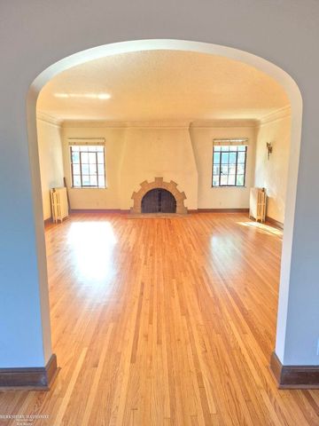 936 Trombley Avenue, Grosse Pointe Park, MI 48230