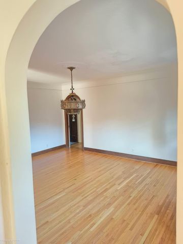 936 Trombley Avenue, Grosse Pointe Park, MI 48230