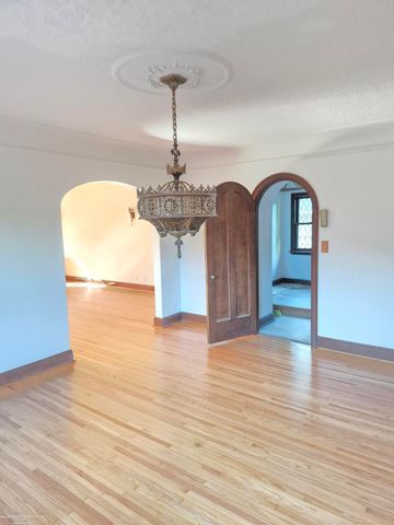 936 Trombley Avenue, Grosse Pointe Park, MI 48230