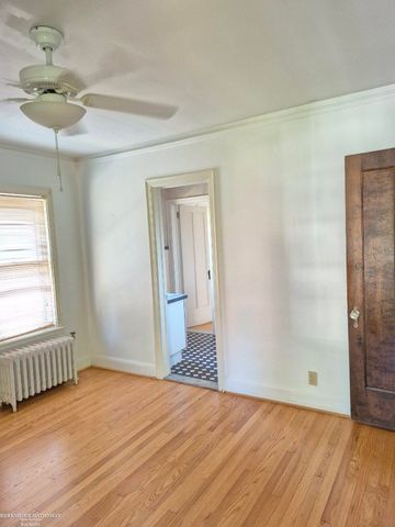 936 Trombley Avenue, Grosse Pointe Park, MI 48230