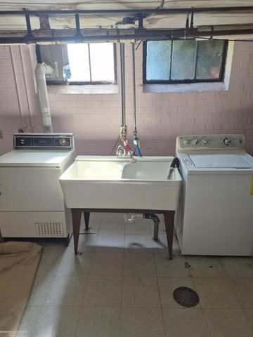 936 Trombley Avenue, Grosse Pointe Park, MI 48230