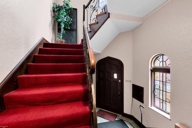 936 Trombley Avenue, Grosse Pointe Park, MI 48230