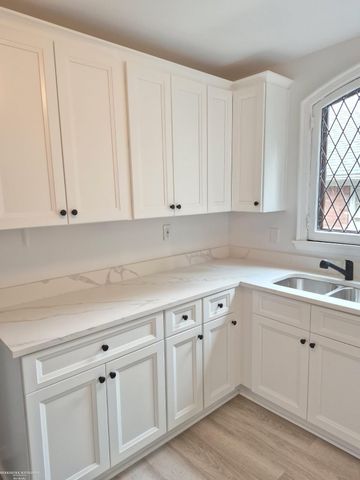 936 Trombley Avenue, Grosse Pointe Park, MI 48230