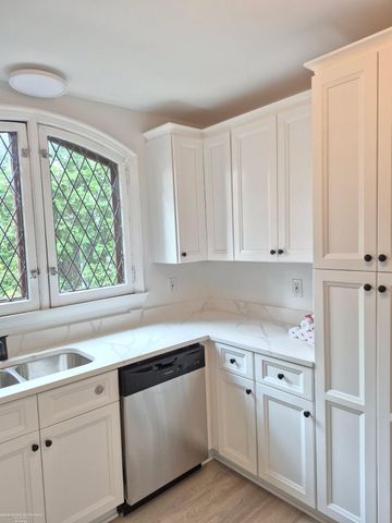 936 Trombley Avenue, Grosse Pointe Park, MI 48230