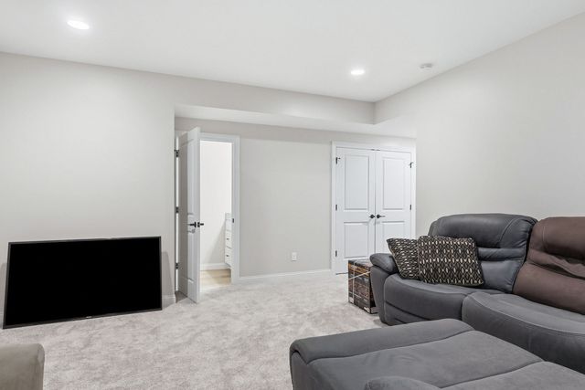 4069 Orchard Drive, Bettendorf, IA 52722