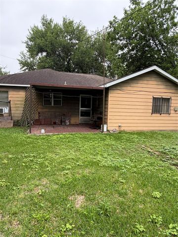 1403 Allen Genoa Road, Pasadena, TX 77502