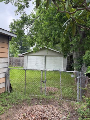 1403 Allen Genoa Road, Pasadena, TX 77502