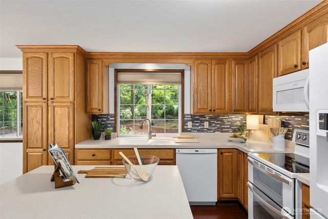 11146 Misty Woods Lane NW, Bremerton, WA 98312