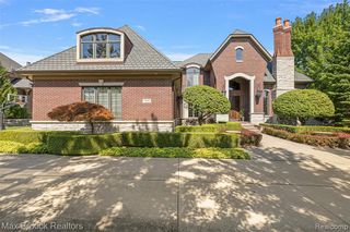 1699 Lincolnshire Drive, Rochester Hills, MI 48309