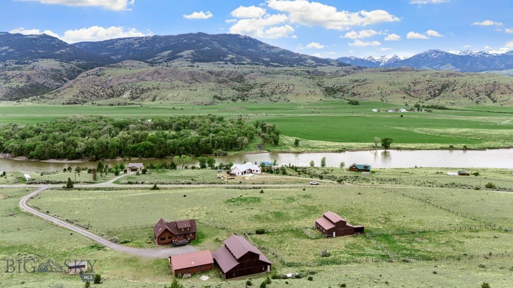 198 E River Road, Emigrant, MT 59027