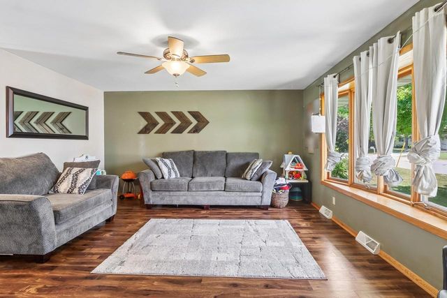 60 6th Street, Prairie Du Sac, WI 53578