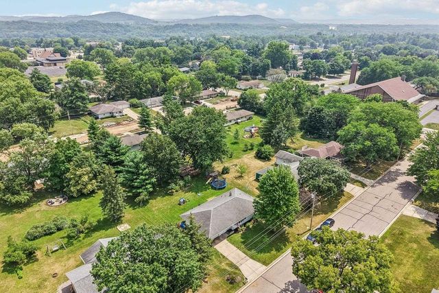 60 6th Street, Prairie Du Sac, WI 53578
