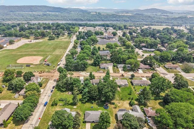 60 6th Street, Prairie Du Sac, WI 53578