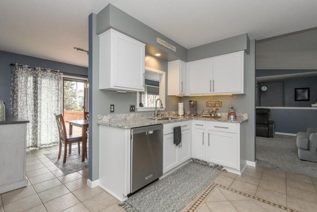 2775 Thomas DRIVE, East Troy, WI 53120