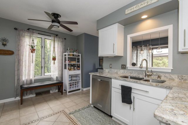 2775 Thomas DRIVE, East Troy, WI 53120