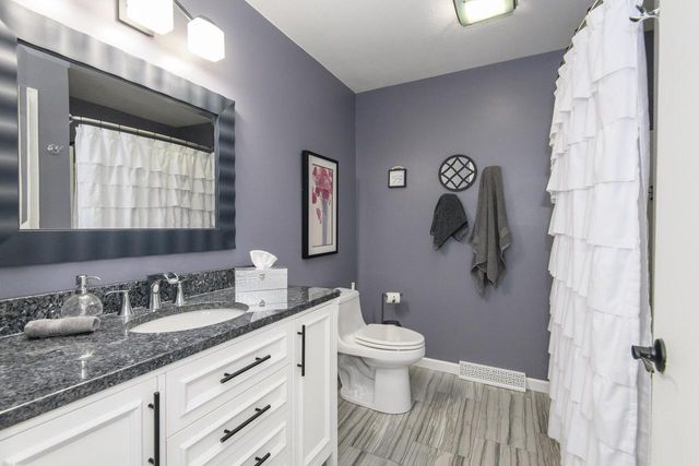 2775 Thomas DRIVE, East Troy, WI 53120