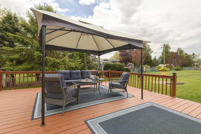 2775 Thomas DRIVE, East Troy, WI 53120