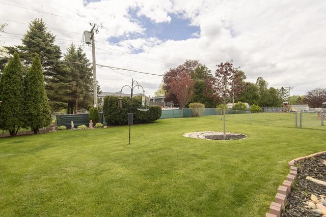 2775 Thomas DRIVE, East Troy, WI 53120