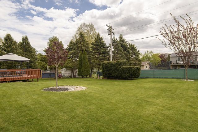 2775 Thomas DRIVE, East Troy, WI 53120