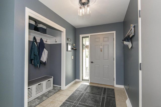 2775 Thomas DRIVE, East Troy, WI 53120