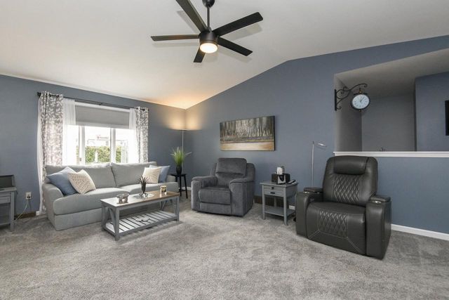 2775 Thomas DRIVE, East Troy, WI 53120