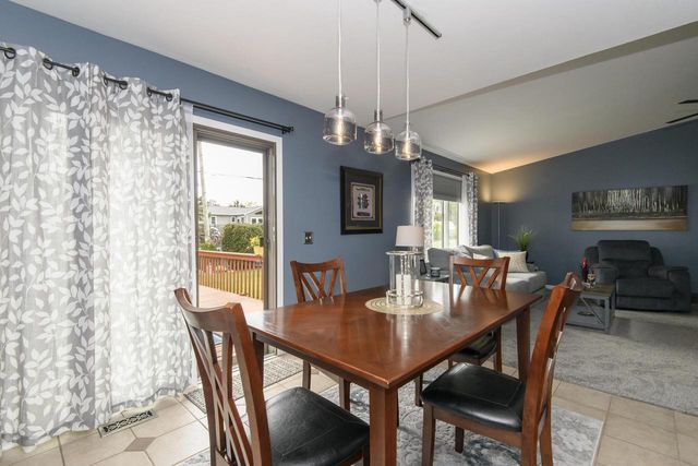 2775 Thomas DRIVE, East Troy, WI 53120