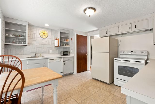 2 Oyster Road, South Dennis, MA 02660
